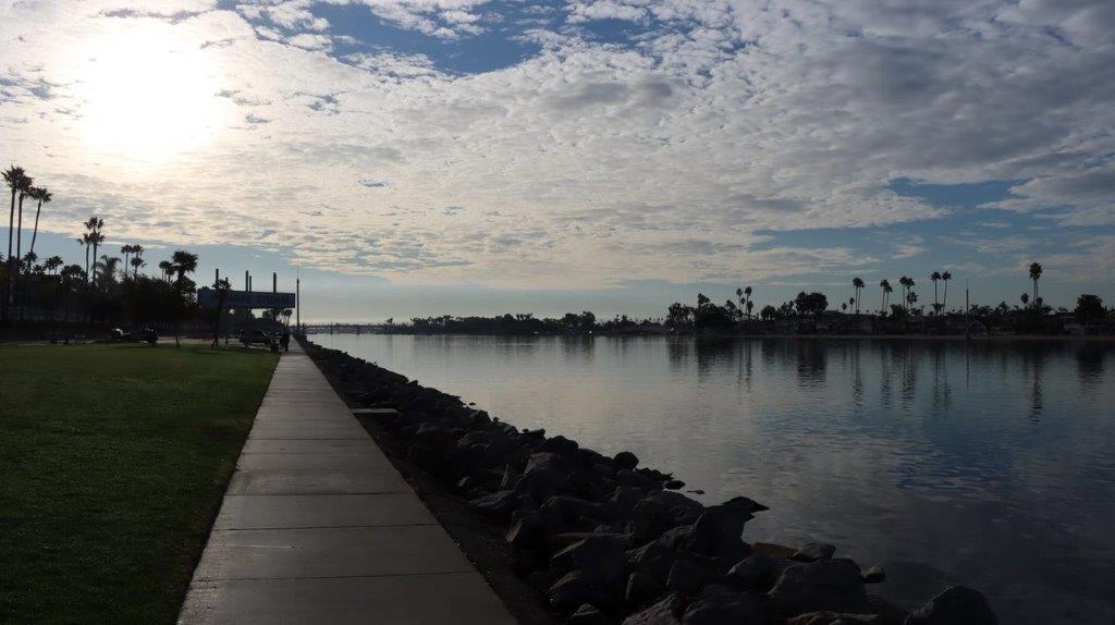 A sidewalk next to a body of water

Description automatically generated