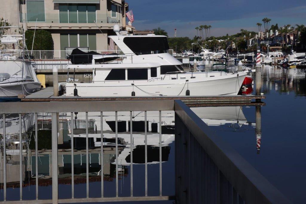 A boat docked at a marina

Description automatically generated