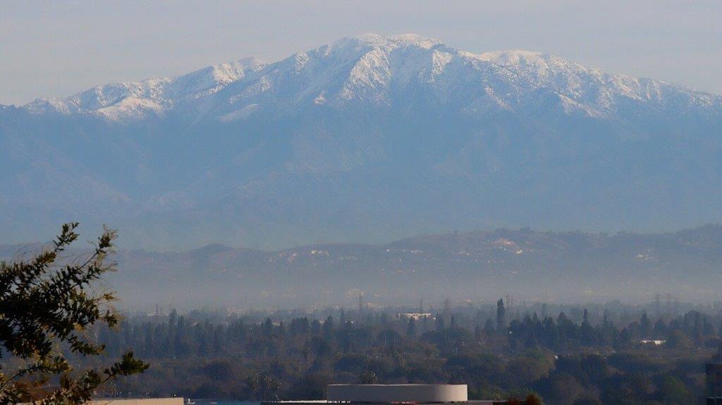 A mountain range in the distance

AI-generated content may be incorrect.