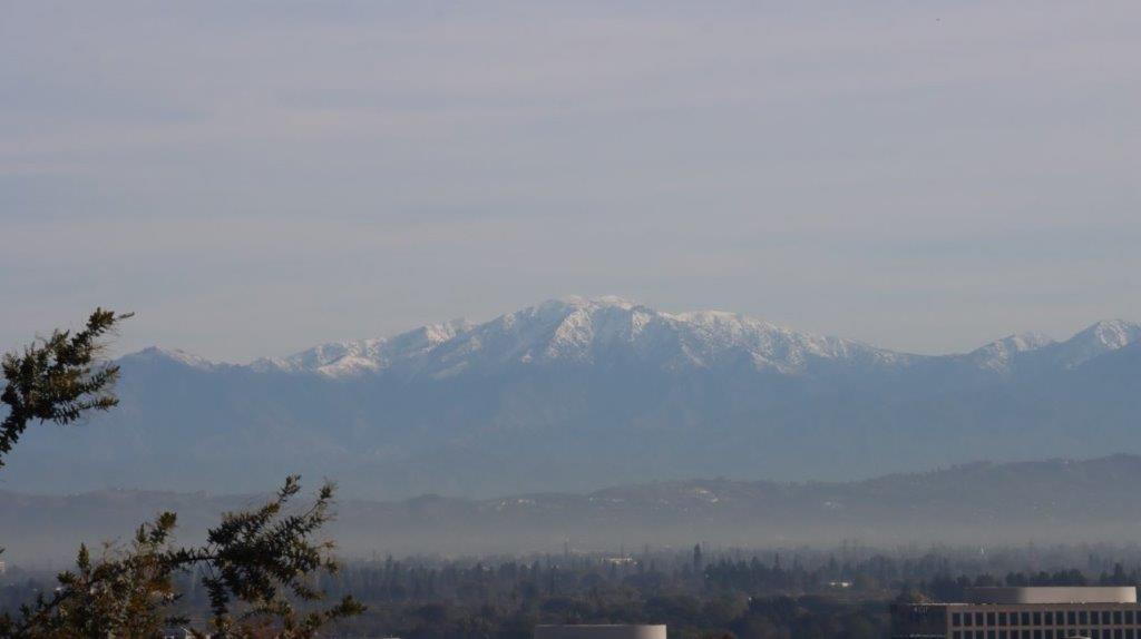 A mountain range in the distance

AI-generated content may be incorrect.