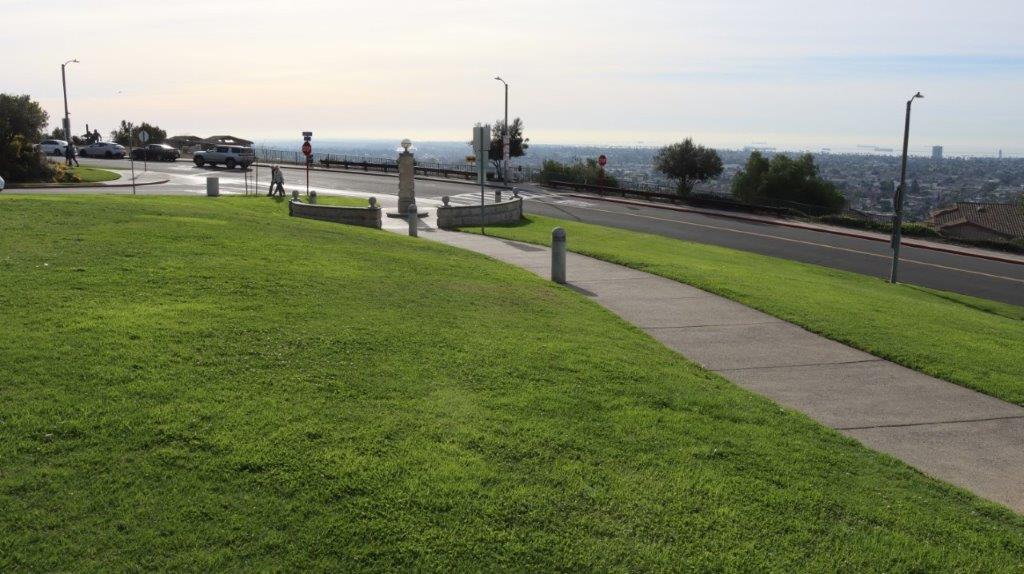 A sidewalk and grass by the road

AI-generated content may be incorrect.