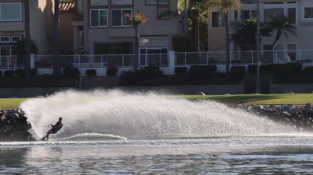 A water spraying out of a body of water

Description automatically generated