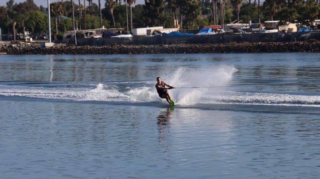 A person water skiing on the water

Description automatically generated