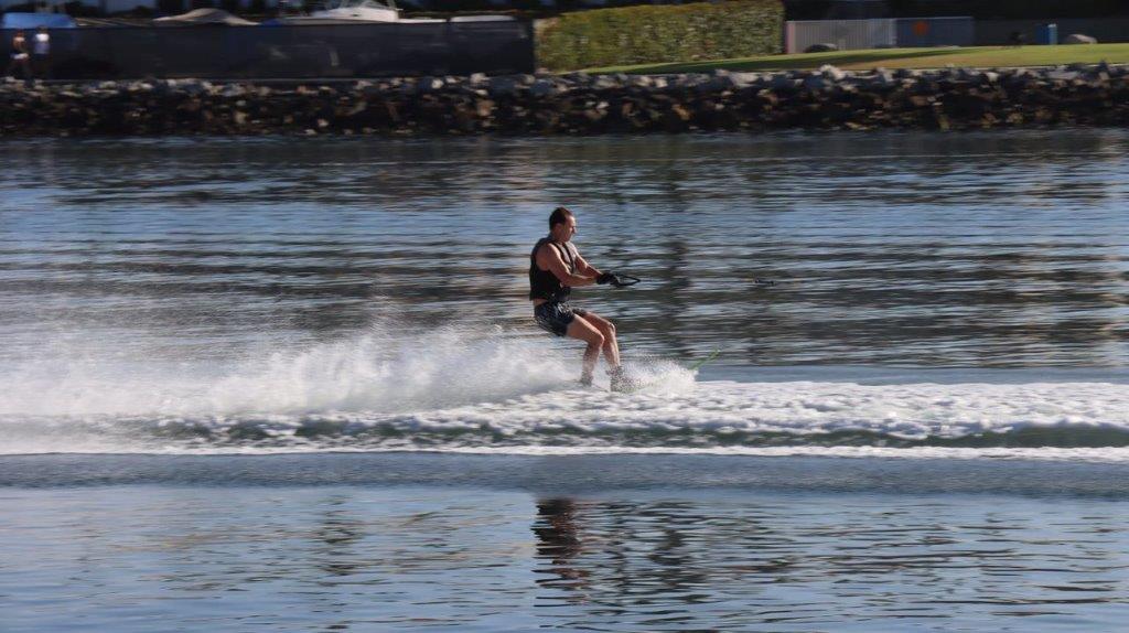 A person water skiing on the water

Description automatically generated