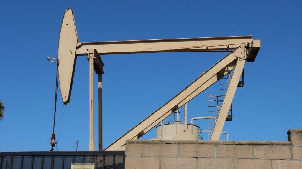 A close-up of a pump jack

Description automatically generated