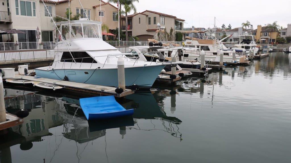 A group of boats in a harbor

Description automatically generated