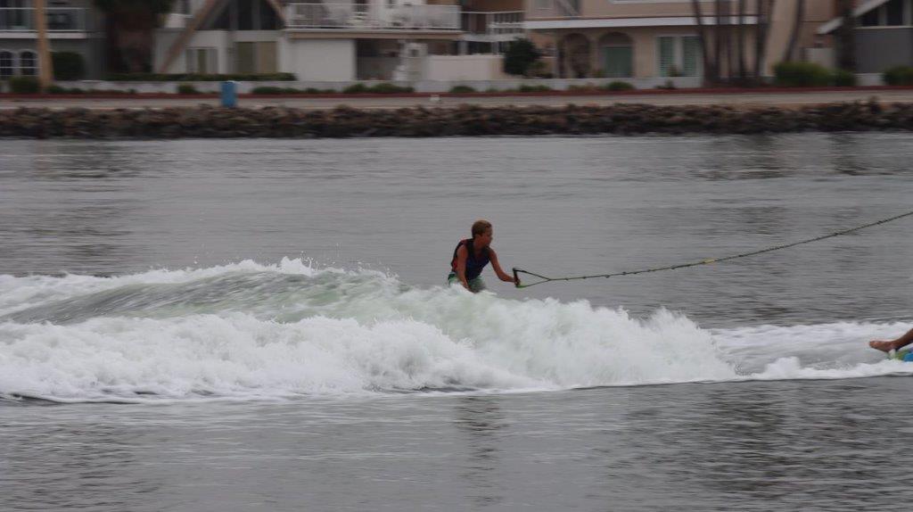 A person water skiing on a wave

Description automatically generated